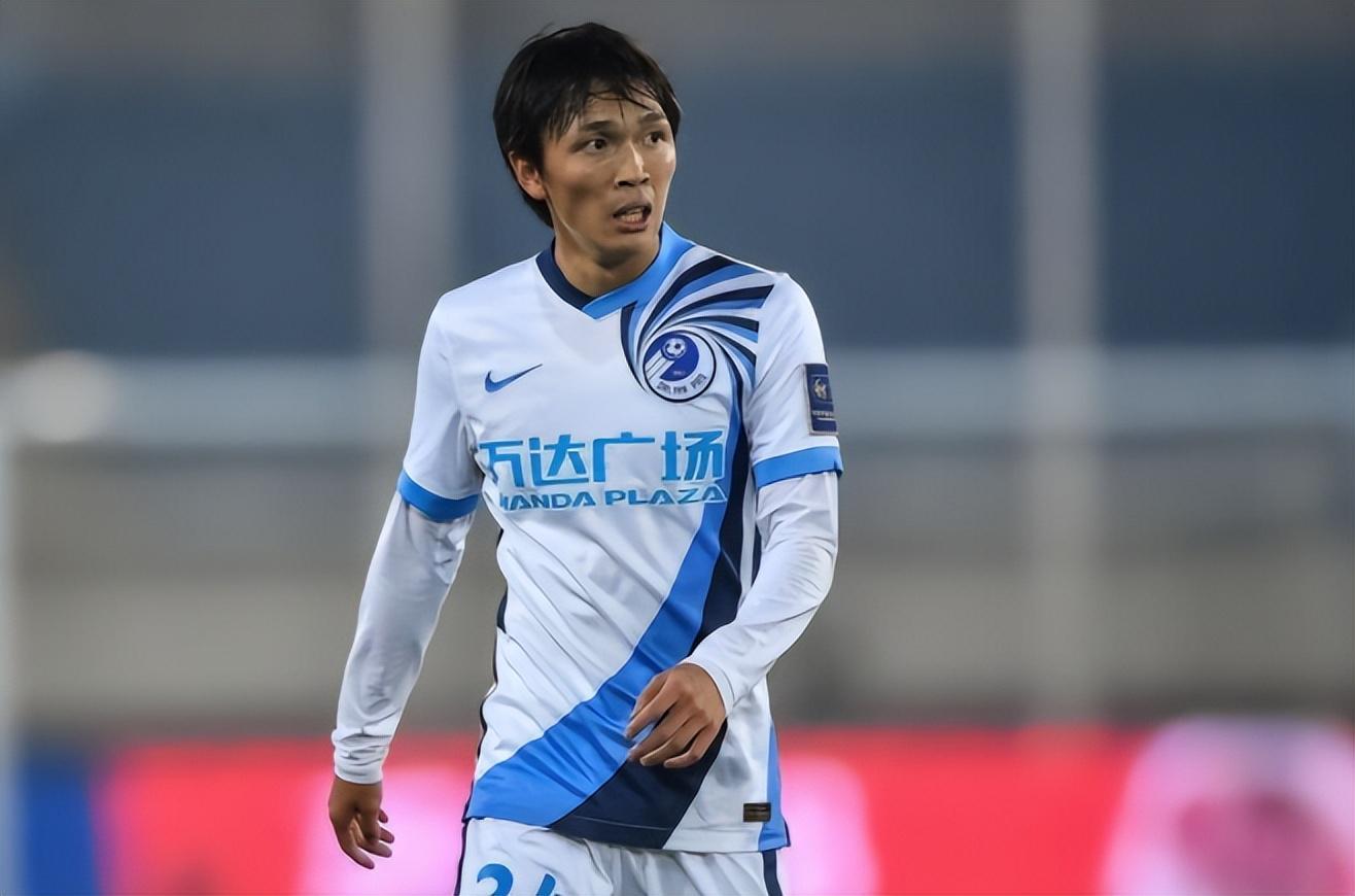 im电竞官网-成都蓉城左后卫需要补强，球迷建议胡荷韬踢这个位置，值得期待