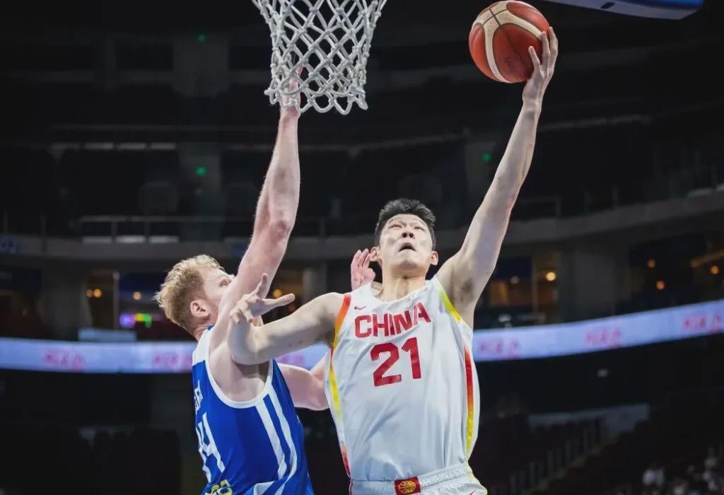 顶住了！又是惊险逆转！中国男篮赢了